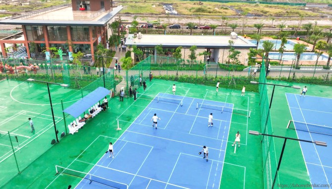 Đắm chìm trong Sales Gallery và Trung Tâm Thể Thao LA Home